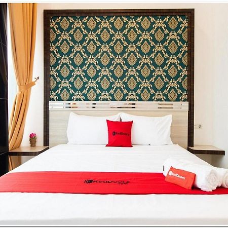 เรดดอร์ซ พลัส แอท เซนตริยุม กาตัมโซ เมดาน Hotel ภายนอก รูปภาพ