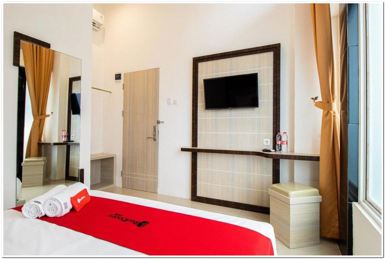 เรดดอร์ซ พลัส แอท เซนตริยุม กาตัมโซ เมดาน Hotel ภายนอก รูปภาพ